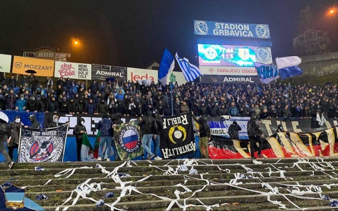 (FOTO) Manijaci se za 35. rođendan pohvalili oduzetim trofejima drugih Manijaci Se Za 35 Rodendan Pohvalili Oduzetim Trofejima Drugih