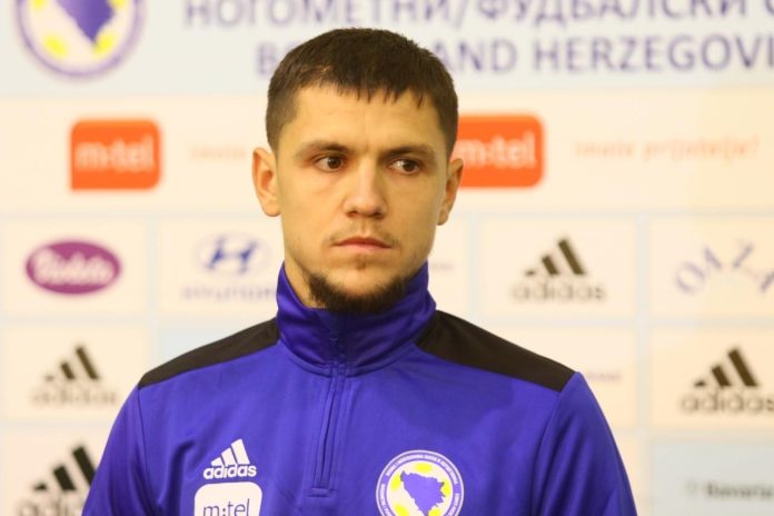 (FOTO) Nikada nije krio ljubav prema svojoj domovini: Muhamed Bešić Nikada Nije Krio Ljubav Prema Svojoj Domovini Muhamed Besic