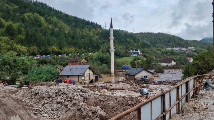 Bivši fudbaler bh. kluba stradao u razornim poplavama, pronađen zagrljen Bivsi Fudbaler Bh Kluba Stradao U Razornim Poplavama Pronaden Zagrljen