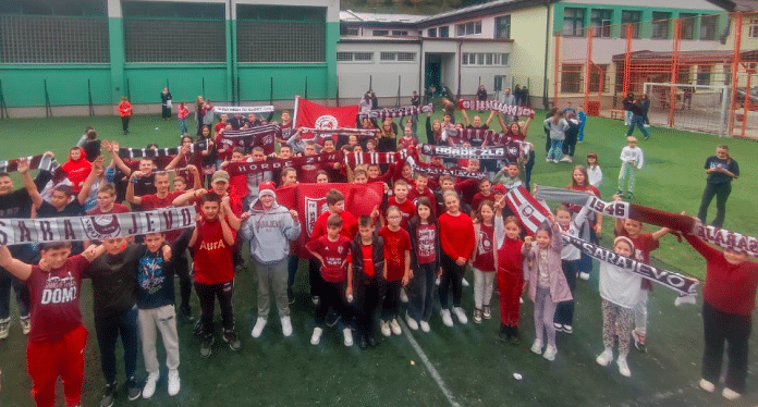 (FOTO) Osnovna škola 'Vrhbosna' impresionirala načinom obilježavanja rođendana FK Sarajevo Osnovna Skola Vrhbosna Impresionirala Nacinom Obiljezavanja Rodendana Fk Sarajevo
