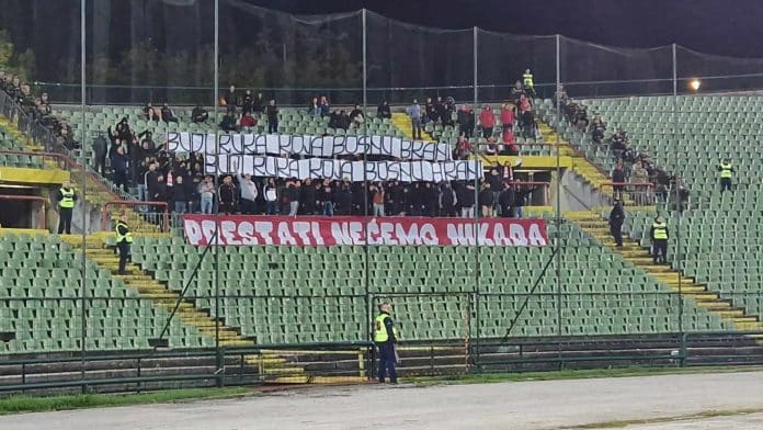 Video Navijaci Veleza Izveli Citat Merlina Budi Ruka Koja Brani