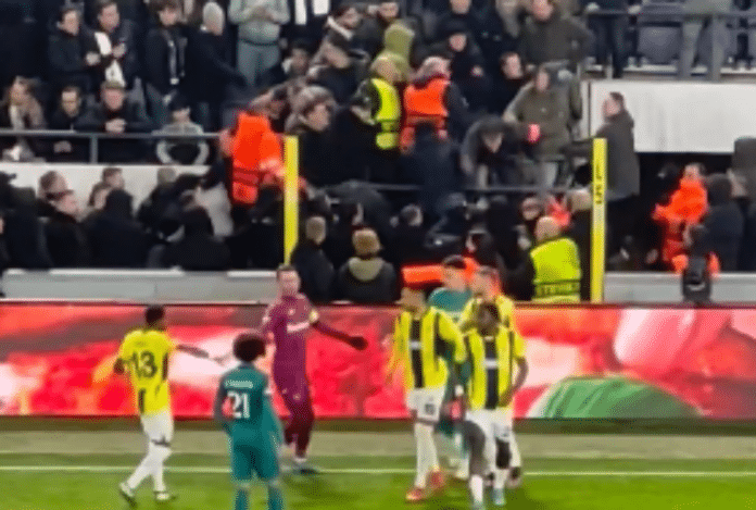 NEMILE SCENE U BRISELU: Prekidan meč Anderleht - Fener (VIDEO) Nemile Scene U Briselu Prekidan Mec Anderleht Fener Video