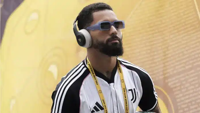 POBUNA U SVLAČIONICI JUVENTUSA: Daglas Luiz izazvao haos, sledi mu Pobuna U Svlacionici Juventusa Daglas Luiz Izazvao Haos Sledi Mu