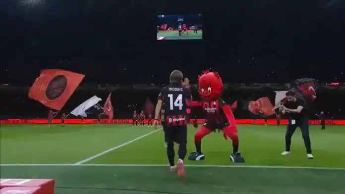 MODRIĆ U TAJNOJ MISIJI ZA MILAN: Kumu i najboljem prijatelju