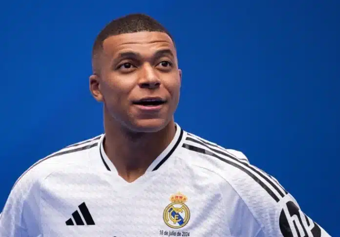 68541b0f-60bc-41d7-81cf-4e2d9d5af17e-real-madrid-unveils-new-signing-kylian-mbappe-2-scaled-preview.webp