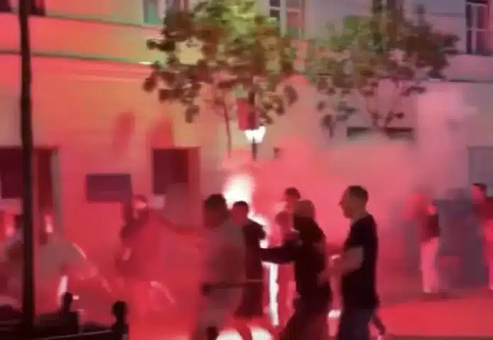 NAPETO U BUDMPEŠTI: Tuča navijača PSŽ-a i Arsenala pred finale